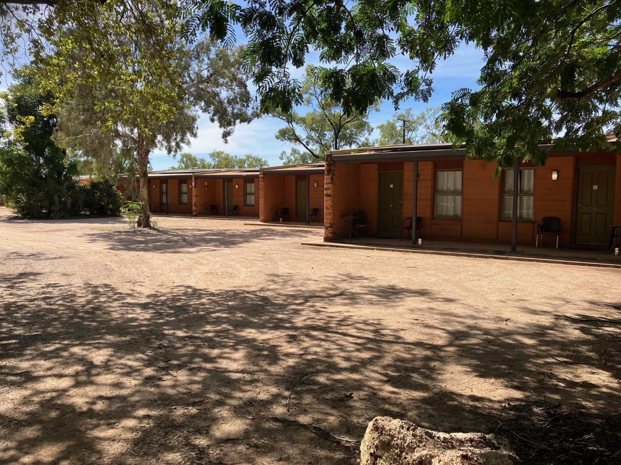 Mataranka Territory Manor Motel & Caravan Park المظهر الخارجي الصورة